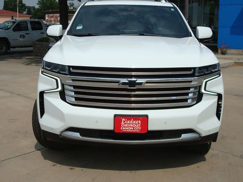 Used 2021 Chevrolet Tahoe High Country w/ Premium Package image 2