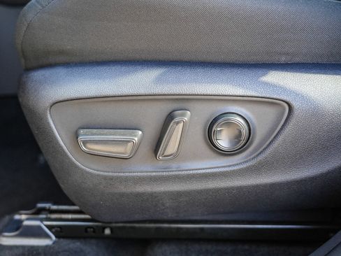 Used 2025 Toyota RAV4 XLE AWD/4WD image 21