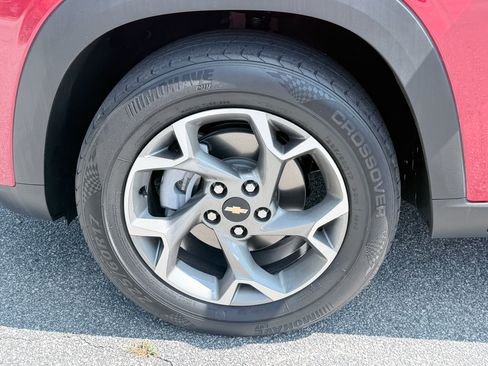 Used 2026 Chevrolet Trax LT FWD image 33