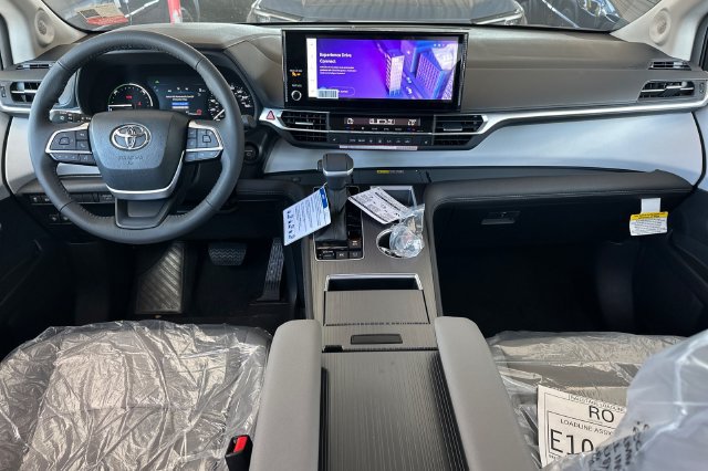 Used 2026 Toyota Sienna XLE AWD/4WD image 10