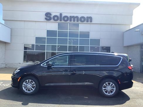 New 2026 Chrysler Pacifica Select image 1