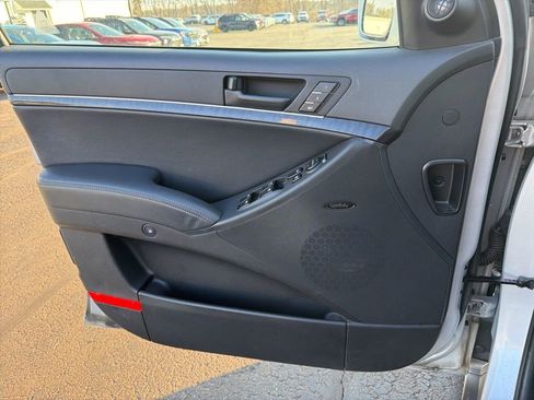 Used 2012 Hyundai Veracruz Limited w/ Entertainment Pkg image 12