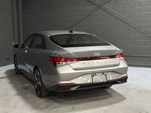 Used 2023 Hyundai Elantra SEL w/ Convenience Package FWD image 6