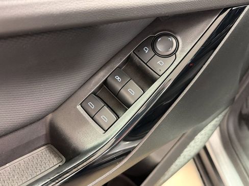 Used 2025 Chevrolet Equinox LT FWD image 19