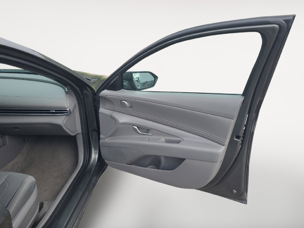 Used 2025 Hyundai Elantra SEL FWD image 23
