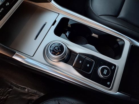 Certified 2022 Ford Explorer XLT w/ Equipment Group 202A image 22