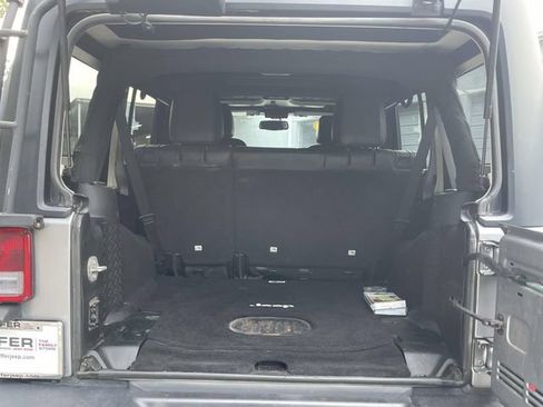 Used 2017 Jeep Wrangler Unlimited Rubicon AWD/4WD image 9