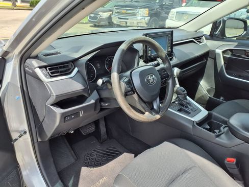 Used 2021 Toyota RAV4 LE w/ Carpet Mat Package (TMS) FWD image 15