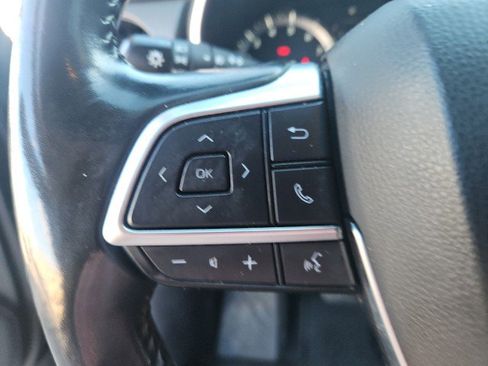 Used 2021 Toyota Highlander XLE image 15