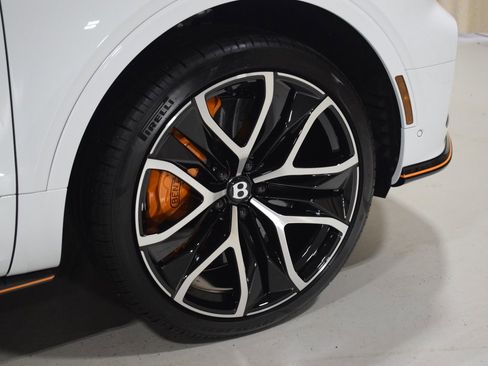 New 2026 Bentley Bentayga Extended Wheelbase AWD/4WD image 7