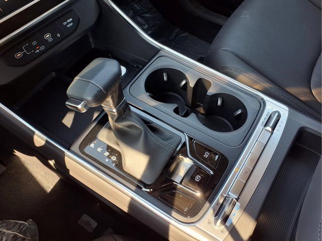 New 2027 Kia Carnival SX w/ Dark Edition Package FWD image 6