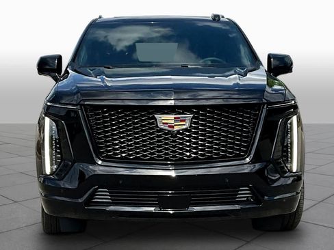 Used 2025 Cadillac Escalade ESV Sport Platinum image 4