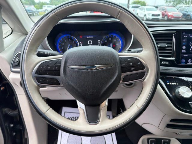 Used 2019 Chrysler Pacifica Limited FWD image 15