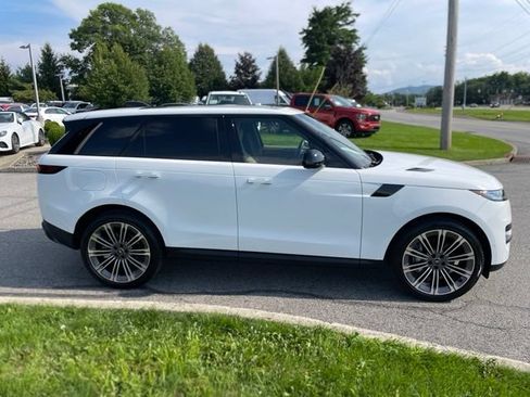 Used 2024 Land Rover Range Rover Sport SE AWD/4WD image 4