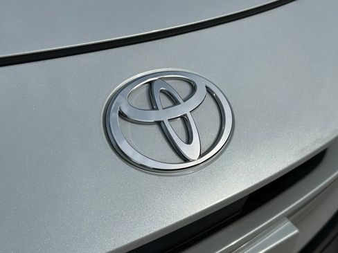 Used 2025 Toyota Prius LE FWD image 37