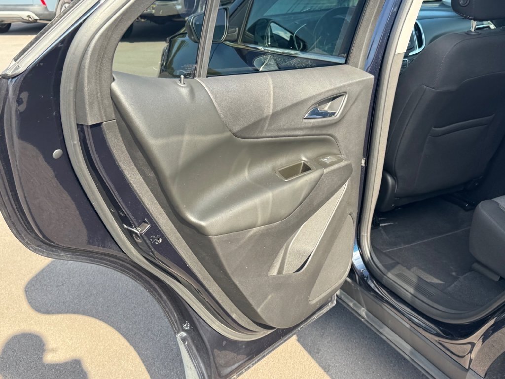 Used 2020 Chevrolet Equinox LT w/ Driver Convenience Package AWD/4WD image 18