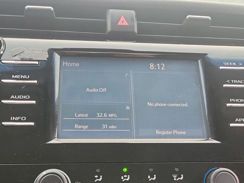 Used 2018 Toyota Camry LE image 23