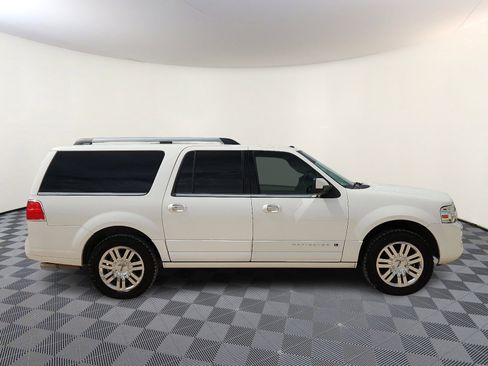 Used 2012 Lincoln Navigator L 2WD image 5