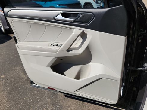 Used 2023 Volkswagen Tiguan SE R-Line image 13