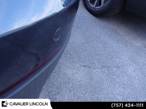 Used 2022 Lincoln Nautilus Reserve w/ Equipment Group 201A image 6