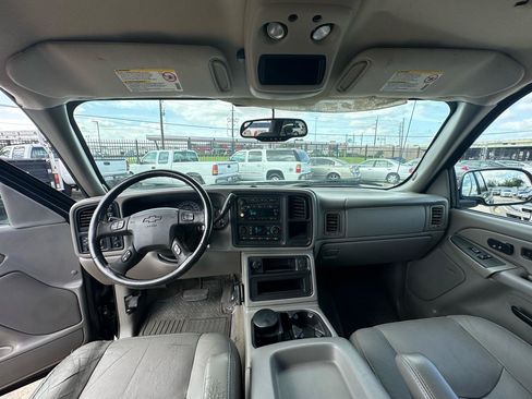 Used 2006 Chevrolet Silverado 2500 LT w/ Onstar Plus Package AWD/4WD image 36