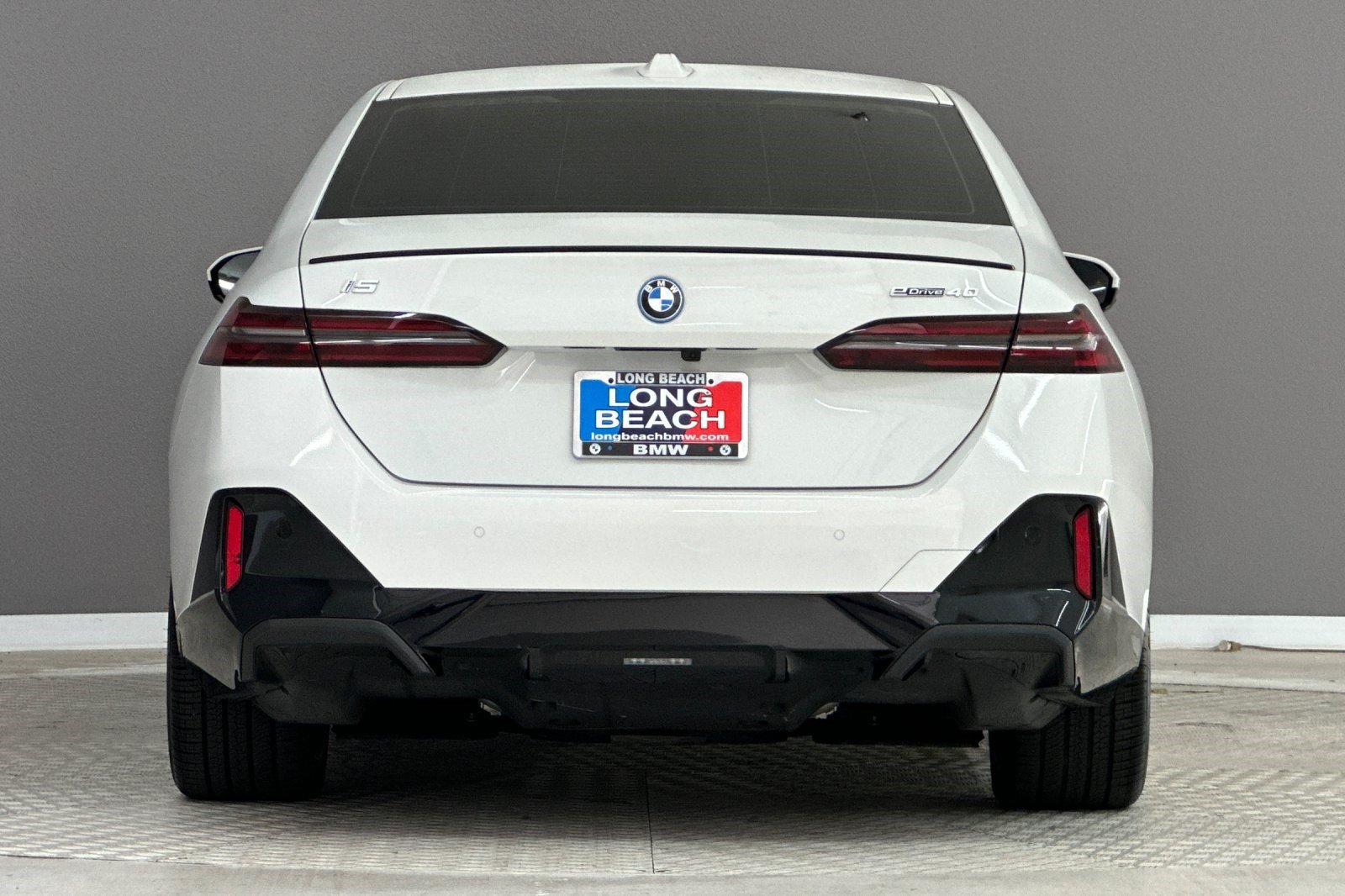 Used 2024 BMW i5 eDrive40i w/ M Sport Package RWD image 9