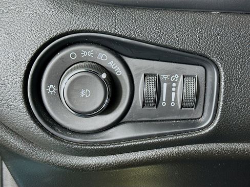 Used 2021 Jeep Renegade Latitude image 17