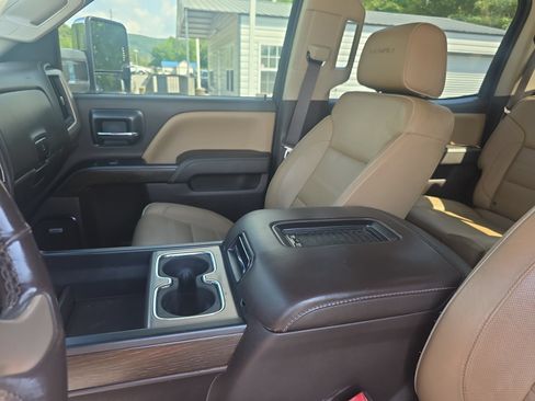 Used 2018 GMC Sierra 2500 Denali w/ Duramax Plus Package AWD/4WD image 23