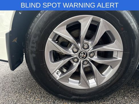 Used 2021 Toyota Sienna XLE image 9