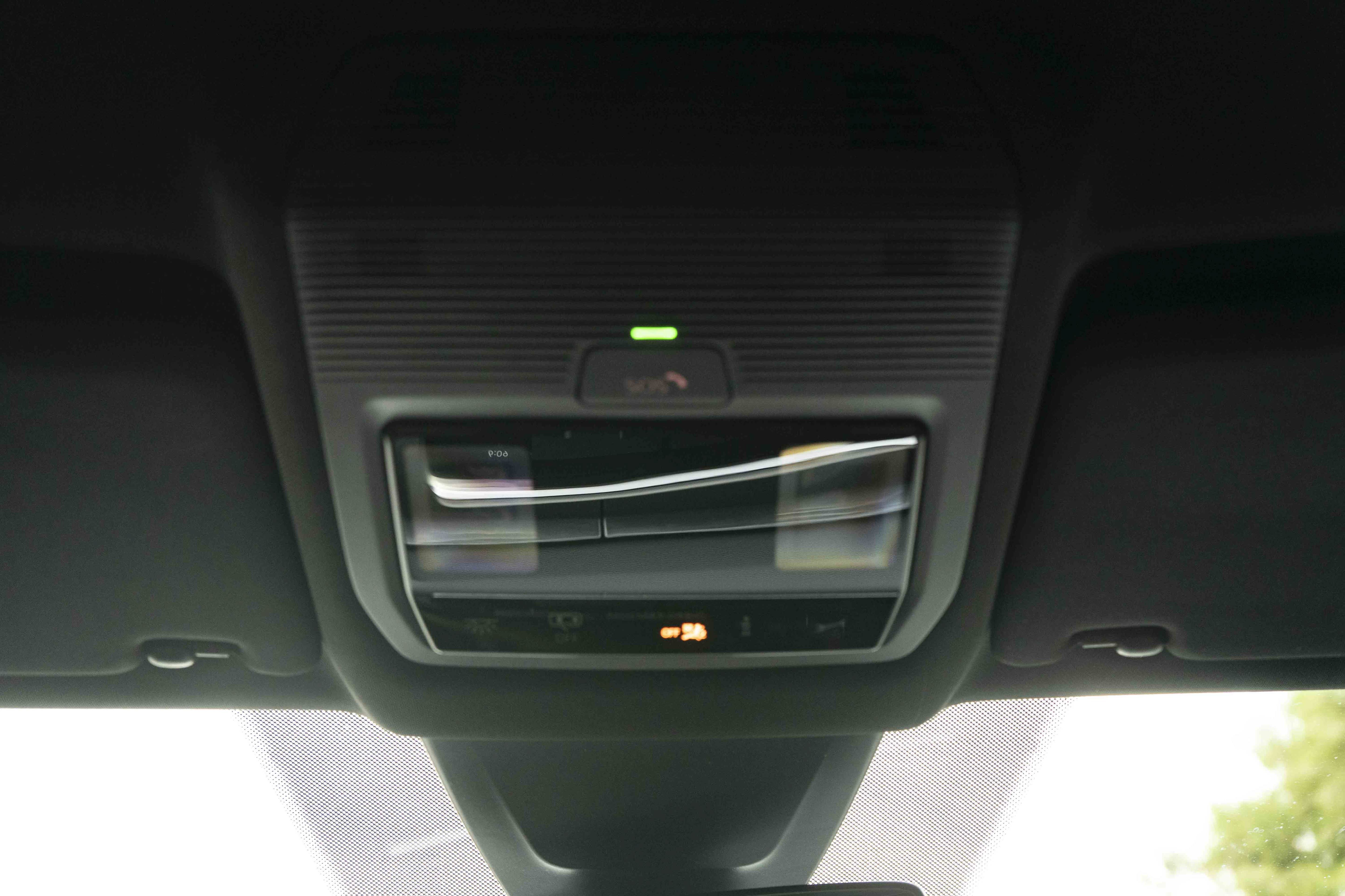 Certified 2024 Volkswagen Atlas Cross Sport SE FWD image 29