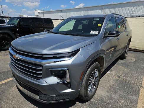 Used 2026 Chevrolet Traverse LT FWD image 1