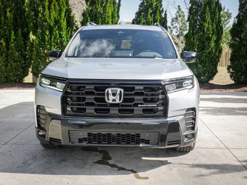 New 2026 Honda Pilot Black Edition image 3
