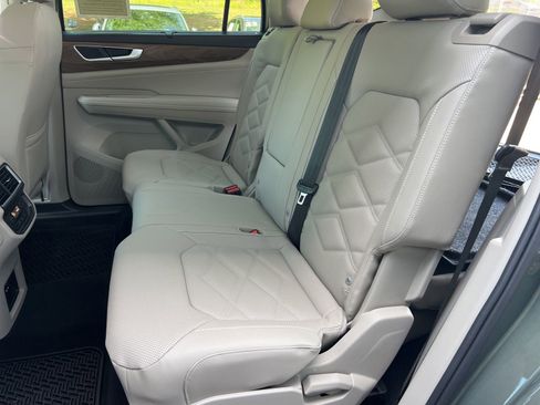 Certified 2026 Volkswagen Atlas SE w/ Black Wheel Package FWD image 35