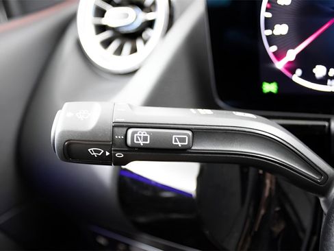 Used 2025 Mercedes-Benz GLA 250 image 18