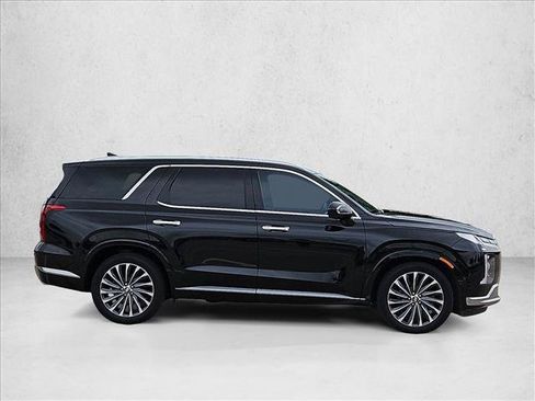 Used 2024 Hyundai Palisade Calligraphy FWD image 4