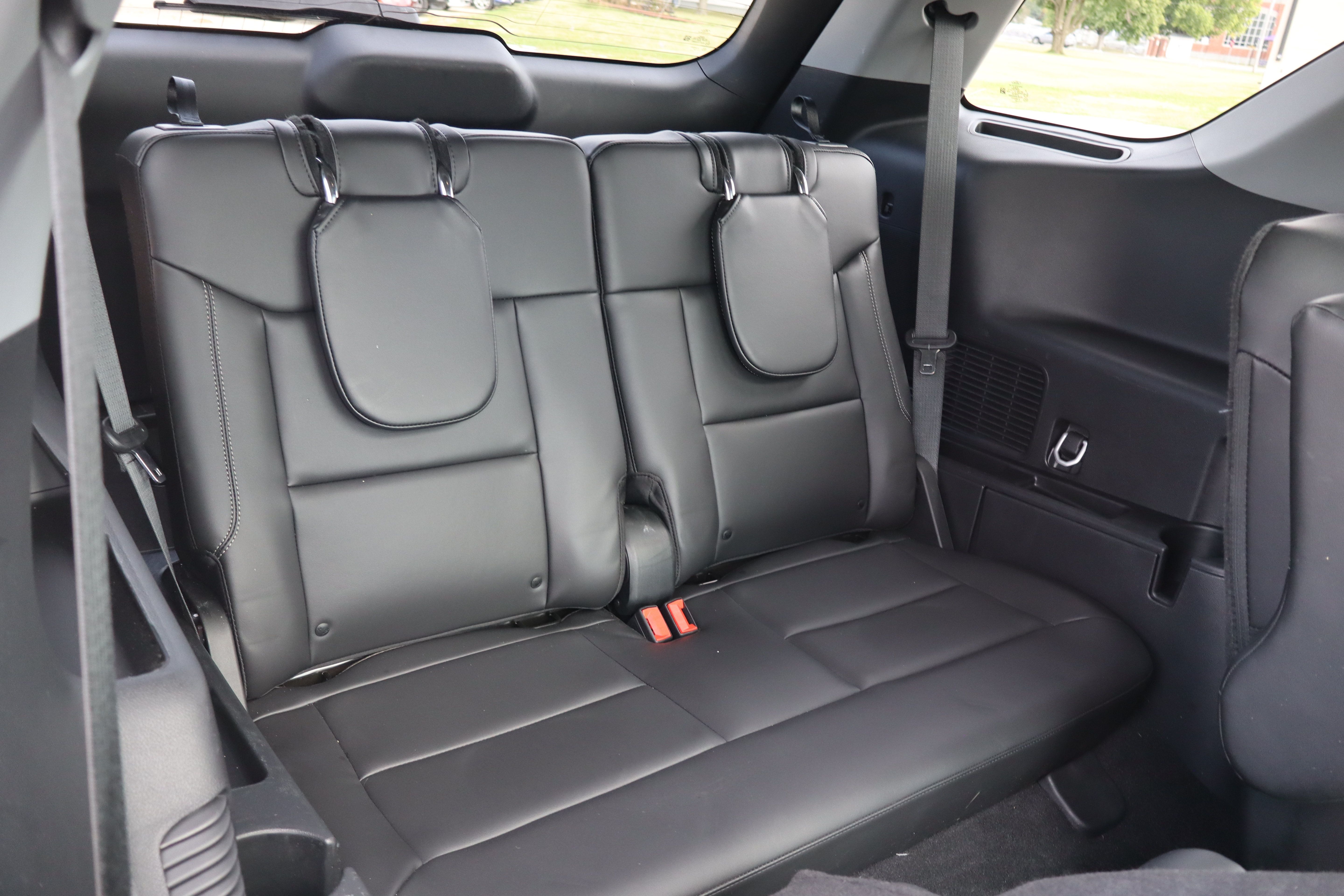 Used 2024 Ford Explorer XLT w/ Equipment Group 202A AWD/4WD image 12