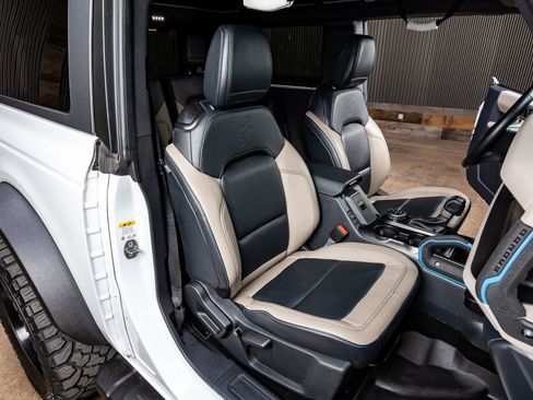 Used 2023 Ford Bronco Wildtrak image 31