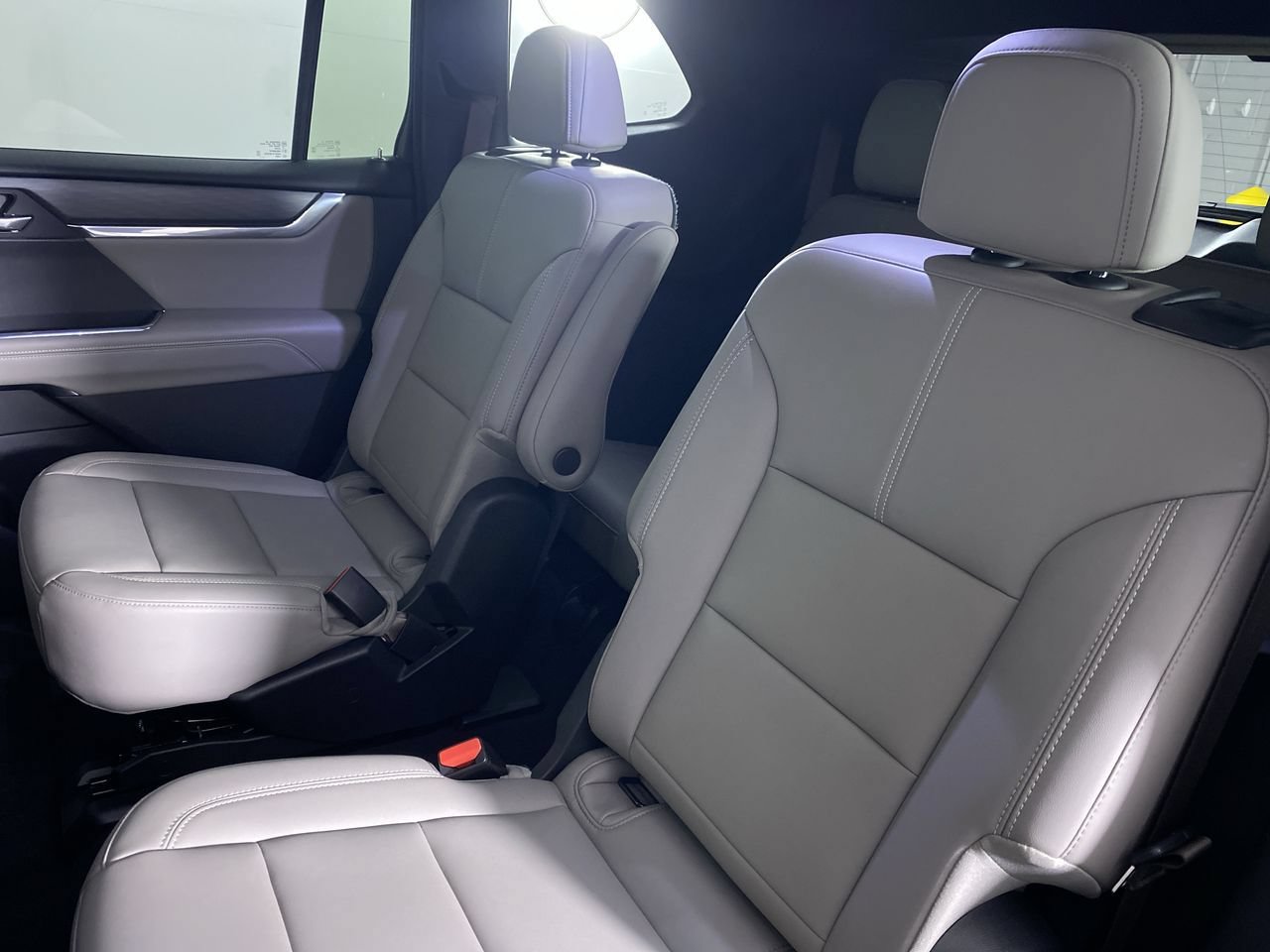 Certified 2026 GMC Acadia Elevation w/ Elevation Premium Package FWD image 14