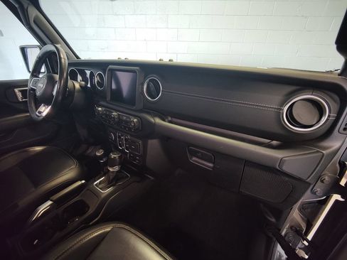 Used 2021 Jeep Gladiator Overland w/ Popular Equipment Package AWD/4WD image 21