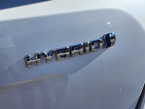 Used 2018 Toyota Prius Four image 12