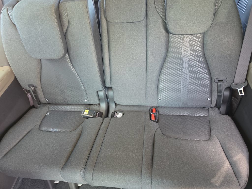 New 2027 Kia Carnival LX FWD image 17