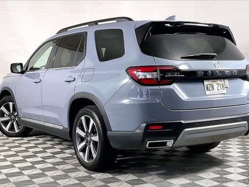 Used 2025 Honda Pilot Touring image 13