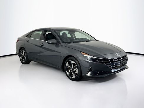 Used 2023 Hyundai Elantra Limited FWD image 3