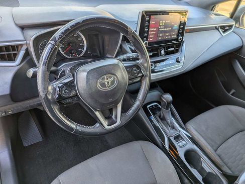 Used 2020 Toyota Corolla SE FWD image 2