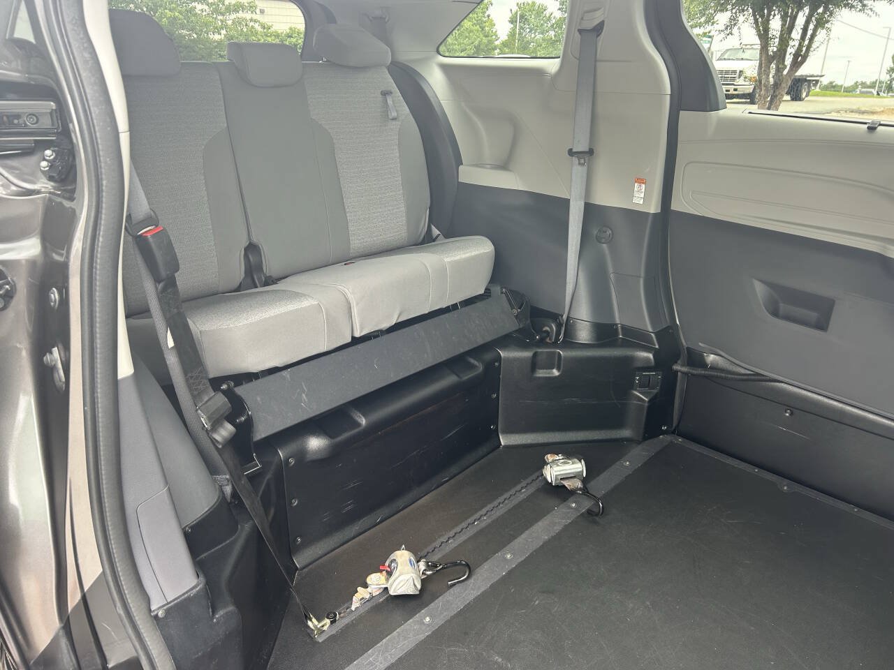 Used 2022 Toyota Sienna LE FWD image 8
