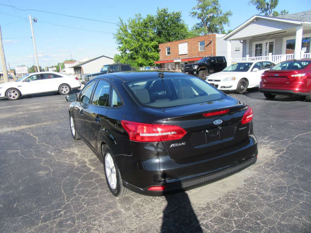 Used 2015 Ford Focus SE w/ SE Cold Weather Package FWD image 8