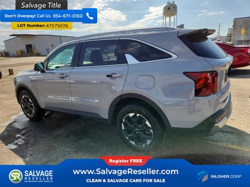 Used 2025 Kia Sorento S w/ Panoramic Sunroof Package image 3