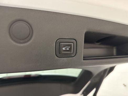 Used 2020 Chevrolet Equinox Premier image 8