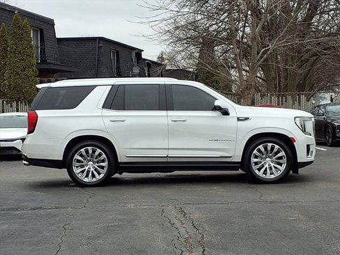 Used 2024 GMC Yukon Denali w/ Denali Reserve Package image 2