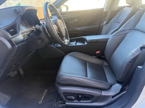 Used 2024 Lexus ES 300h w/ Premium Package image 12